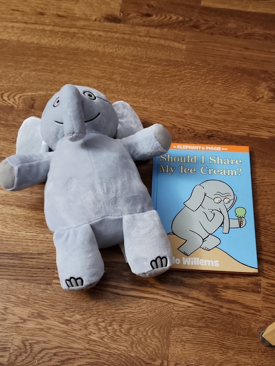 kohl's cares Other - Elephant & Piggie Gray Plush Elephant Toy - Should I Share My Ice Cream? Bundle